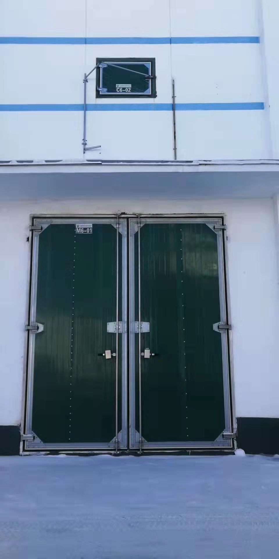 1716516742241548.jpg 密閉保溫門.jpg